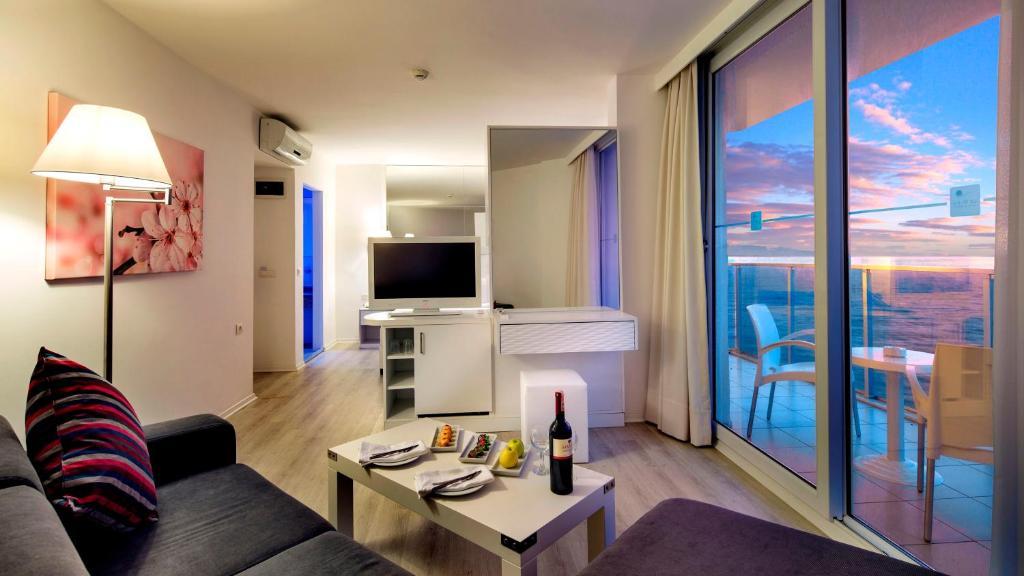 Junior Suite met 1 Slaapkamer en Uitzicht op Zee